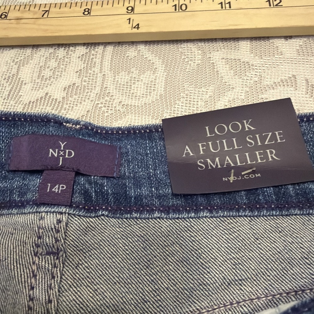 New NYDJ Marilyn Button Hem Straight Leg Capri Cuffed Jeans 14P/W34/L19 - Picture 3 of 13